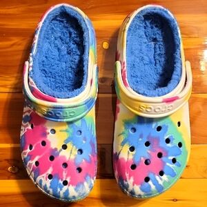 CROCS Unisex Classic Tie-Dye  with Blue Fuzzy Lining